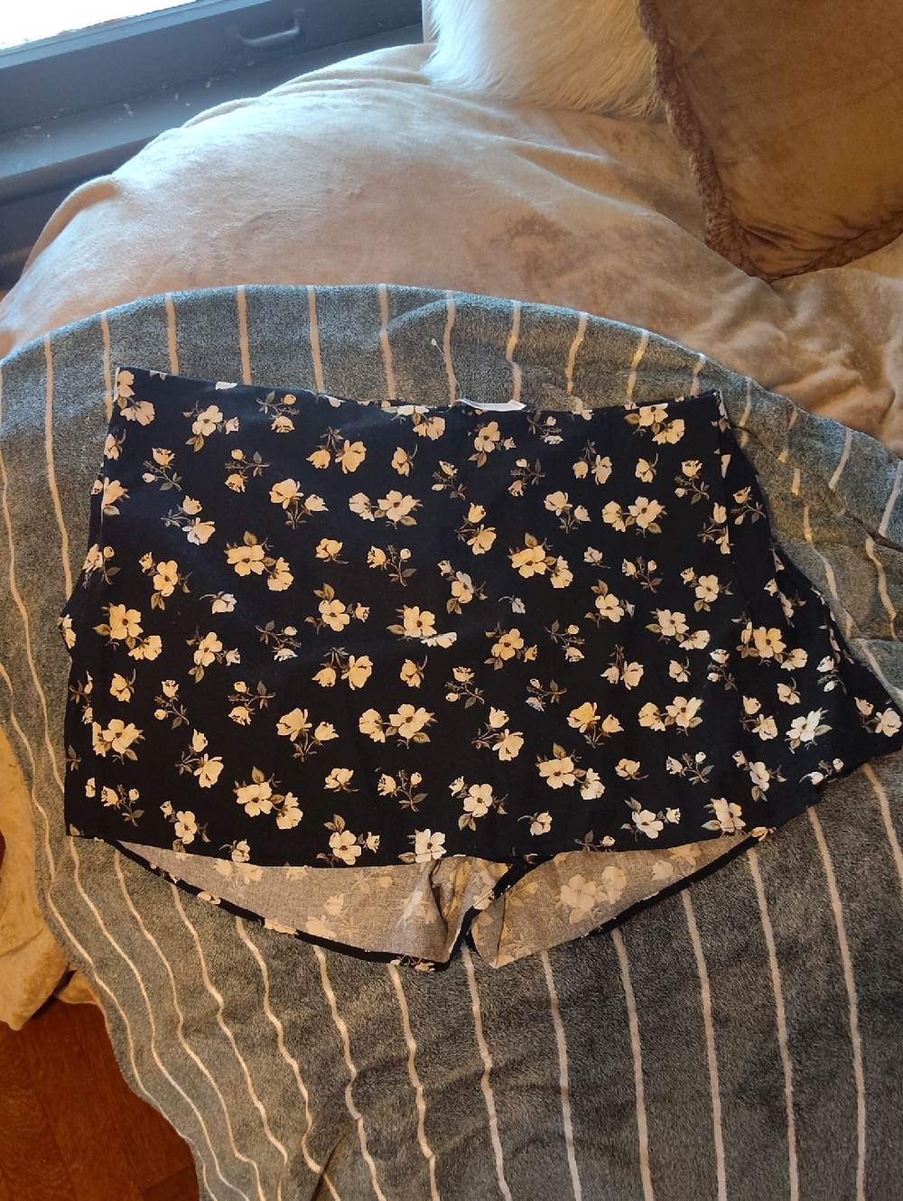Old Navy Navy Floral Skort with White Blossoms